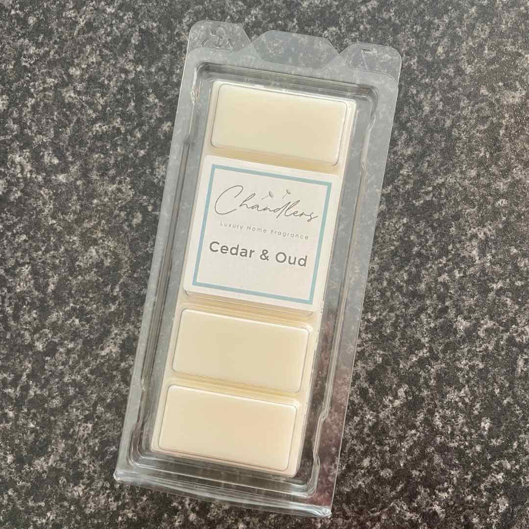 Cedar and Oud wax melt snapbar by Chandlers with rich woody cedar, leather and tobacco fragrance