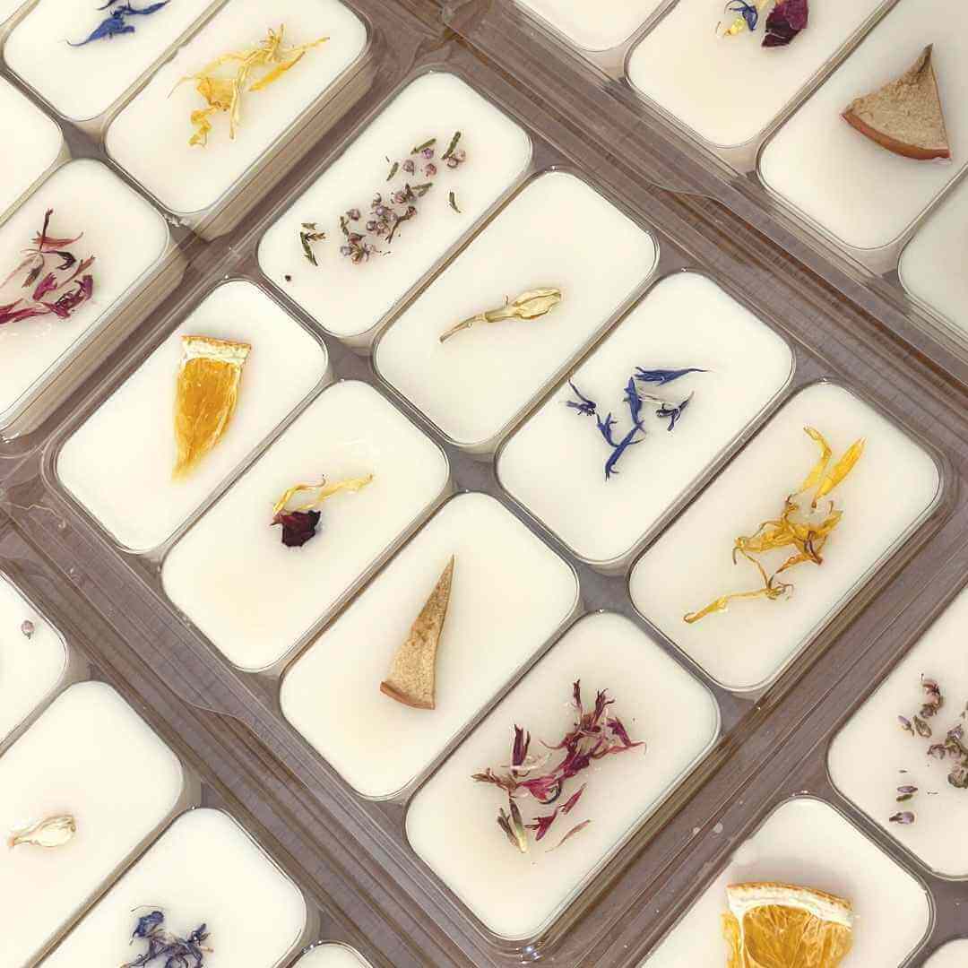 white wax melts with botanicals plain